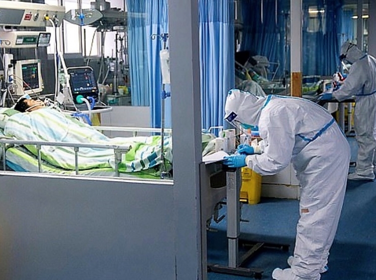 Novi koronavirus (SARS-CoV-2): na Kitajskem se trudijo zajeziti epidemijo, po svetu je prisoten strah pred pandemijo
